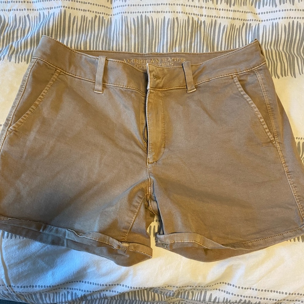 Beige American eagle shorts